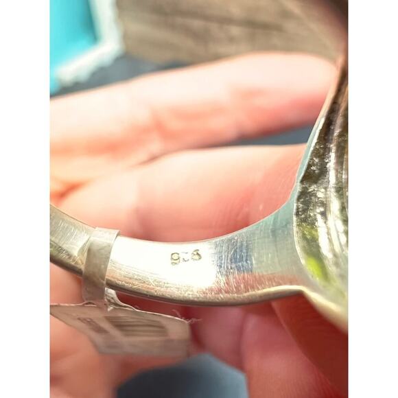 SOLD 

NEW size 7 oval peridot sterling silver ring 6.20 grams - Picture 6 of 15